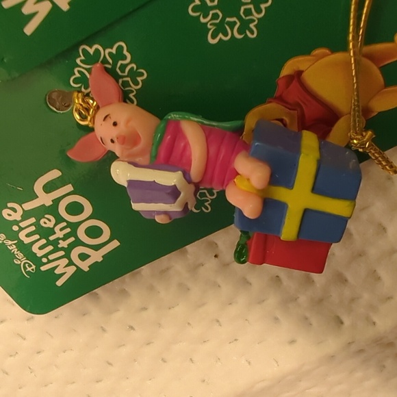Miniature Winnie the Pooh "Piglet and Presents" Ornaments - Picture 3 of 4
